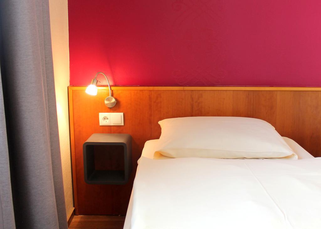 Hotel Zum Lowen ボン エクステリア 写真