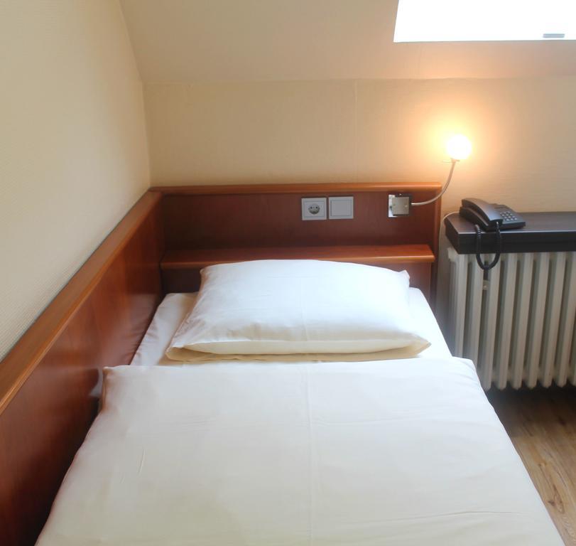 Hotel Zum Lowen ボン エクステリア 写真